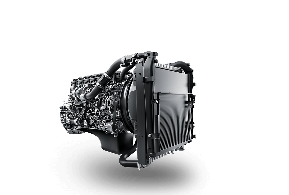 Swart en silwer enjin met radiator op ’n wit agtergrond